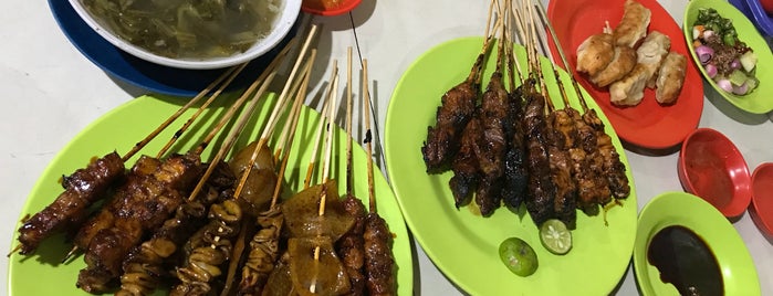 Sate Babi Johan is one of Local Food JABOTABEK.