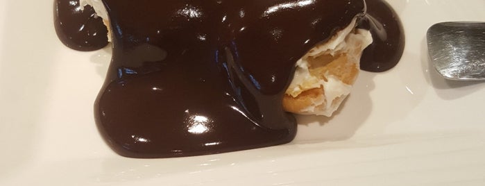 Beylerbeyi Profiterol is one of Lieux qui ont plu à Serpil.