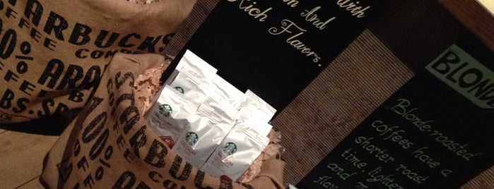 Starbucks is one of Posti che sono piaciuti a Haya.
