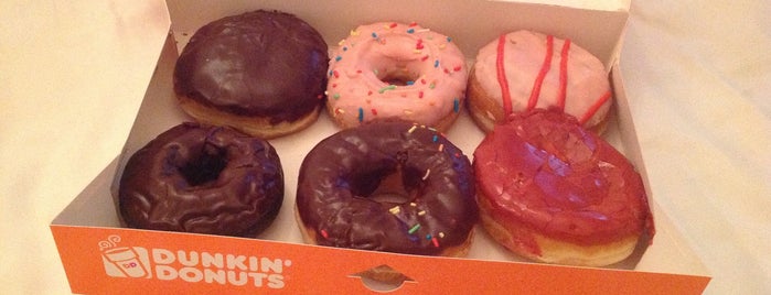 Dunkin' Donuts is one of Tempat yang Disimpan N..