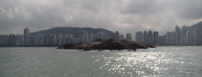 Ilha da Pompeva is one of Guarujá.