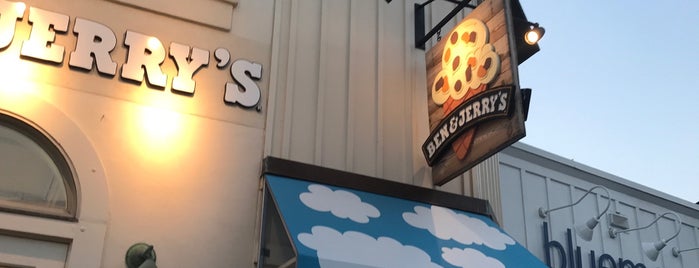 Ben & Jerry’s is one of สถานที่ที่ Lizzie ถูกใจ.