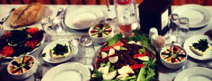 Öztürk Restaurant is one of Posti che sono piaciuti a Pelin.