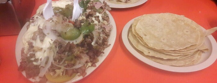 Tacos Los Gueros is one of Tempat yang Disukai Dalila.