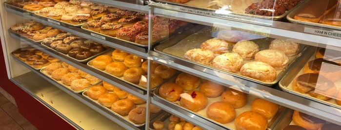 BoSa Donuts is one of Lugares guardados de William.