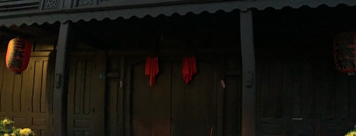 Phung Hung Ancient House is one of Ian 님이 좋아한 장소.