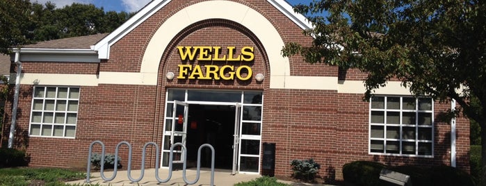 Wells Fargo Bank is one of R.j. : понравившиеся места.