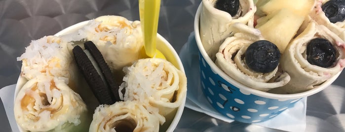 South Pole Roll Ice Cream is one of Posti che sono piaciuti a Emma.