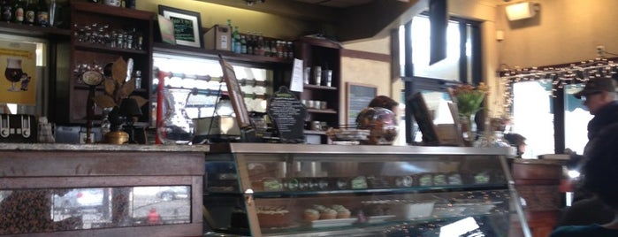 Caffe Aroma is one of Tempat yang Disukai Kelsey.