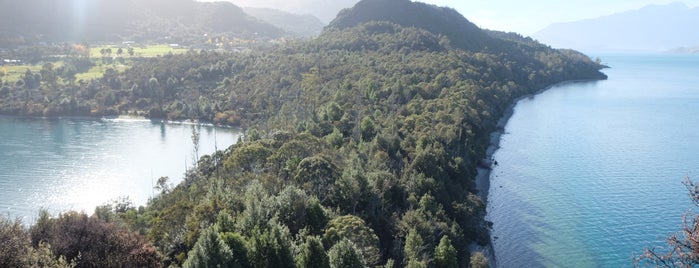 Bob's Cove Scenic Reserve is one of Tempat yang Disukai Wesley.