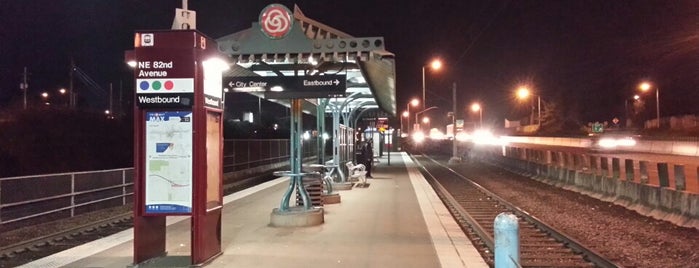 TriMet NE 82nd Ave MAX Station is one of Locais curtidos por Dj.