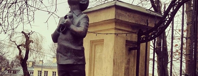 Paminklas Romenui Gariui | Romain Gary monument is one of Sights. Вильнюс..