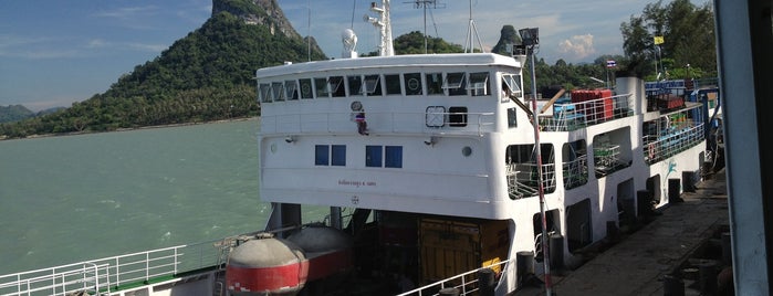 Raja Ferry Port is one of Border run to Malasia.