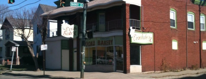 Evans Bakery is one of สถานที่ที่ Dave ถูกใจ.