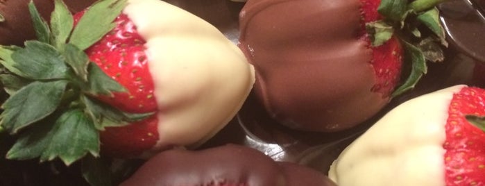 Godiva Chocolatier is one of Lugares favoritos de Stacy.