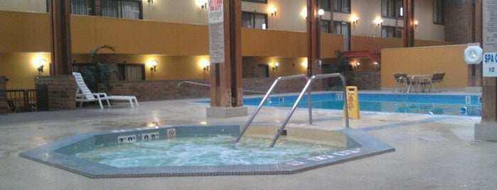 Holiday Inn Hotel & Suites St. Cloud is one of Lugares favoritos de Glenn.