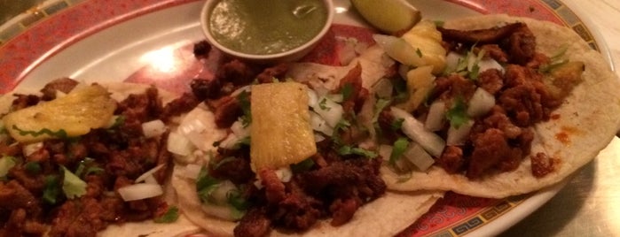 La Capital Tacos is one of สถานที่ที่ JulienF ถูกใจ.