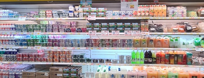 Makro is one of Soyさんのお気に入りスポット.