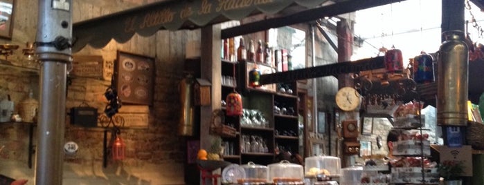 Cafe El Altillo is one of สถานที่ที่ Santiago ถูกใจ.