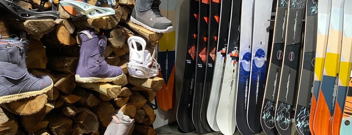 Burton Snowboards Flagship Store is one of Lieux qui ont plu à Tantek.