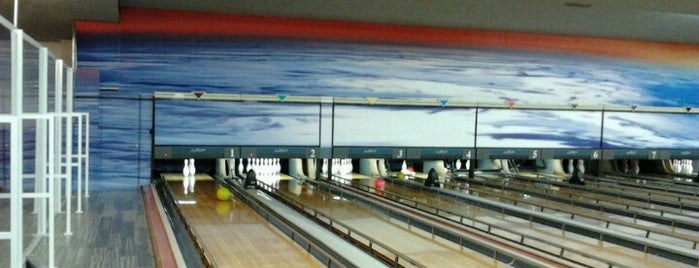 Bowling Zool is one of สถานที่ที่ jorge ถูกใจ.