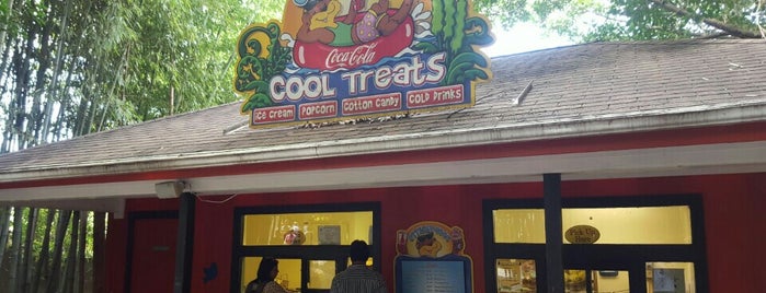 Otterly Cool Treats is one of Tempat yang Disukai Chris.