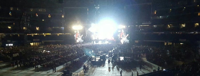 Rogers Centre is one of Lieux qui ont plu à Chris.