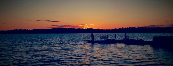 Sparrow Lake is one of สถานที่ที่ Chris ถูกใจ.