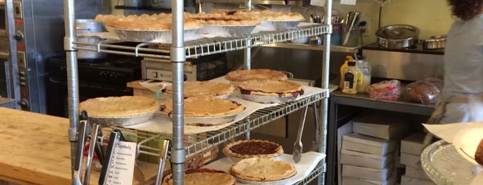 Williamsford Pie Company is one of Lugares favoritos de Chris.