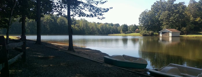 Guilford Mackintosh Park & Marina is one of Orte, die Sandy gefallen.