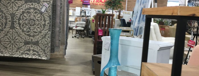 HomeGoods is one of สถานที่ที่ Anastasia ถูกใจ.