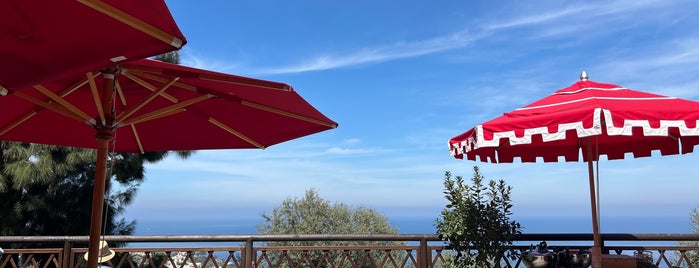 Hotel Capri is one of Hotéis.