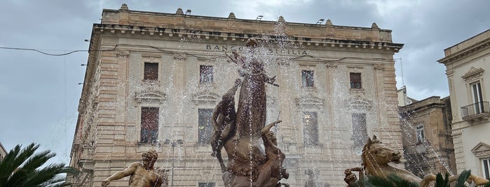 Fontana di Diana is one of Syracusa.