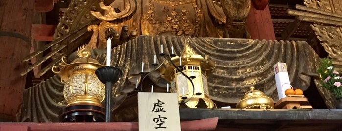 Todai-ji Temple is one of สถานที่ที่ Larissa ถูกใจ.