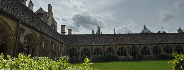 New College is one of Oxford.