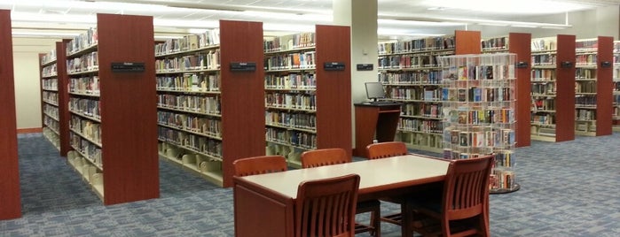 Charleston County Public Library Main Branch is one of Tempat yang Disukai Crystal.
