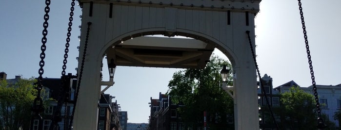 Magere Brug (Brug 242) is one of Амстердам.
