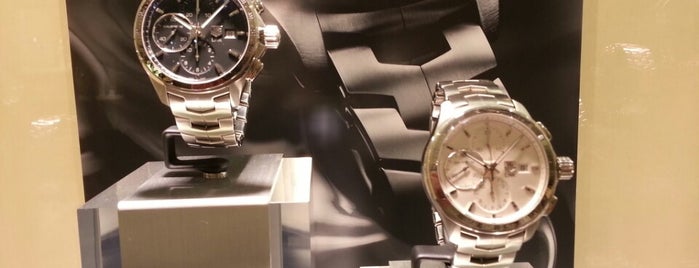 TAG Heuer is one of Winnieさんのお気に入りスポット.
