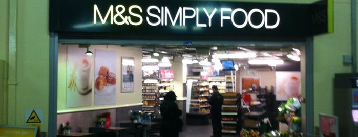 M&S Simply Food is one of Grantさんのお気に入りスポット.