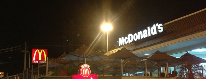 McDonald's is one of Sanduicheria.