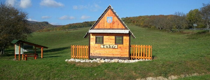 Tuhár is one of Zoznam miest a obcí v okrese Lučenec.