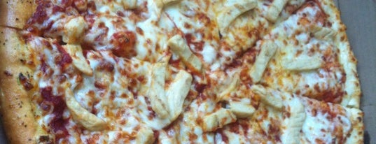 Domino's Pizza is one of Lugares favoritos de Nay.