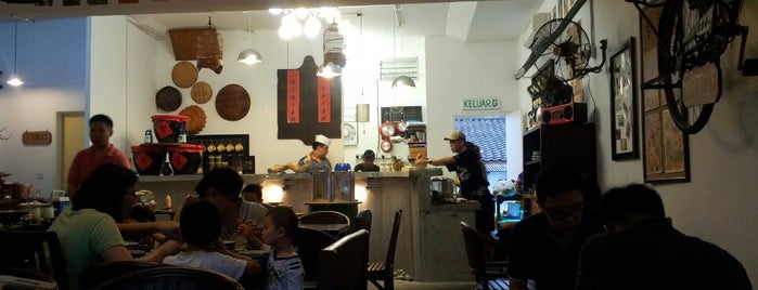 Hauz of Monzelle is one of Café and Ho Chiak in Penang..