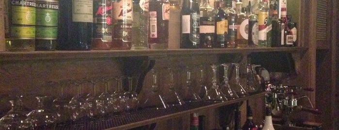 Apotheke Bar is one of Marinaさんの保存済みスポット.