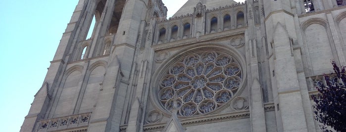 Grace Cathedral is one of Lugares guardados de Eric.
