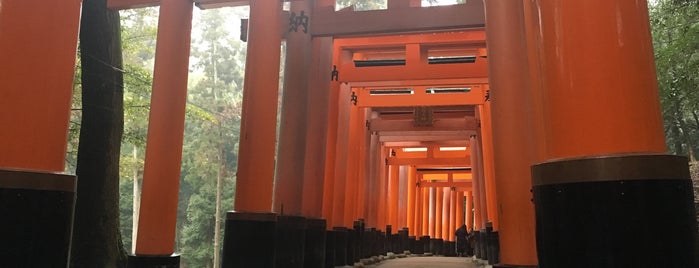 Fushimi Inari Taisha is one of Y'ın Beğendiği Mekanlar.