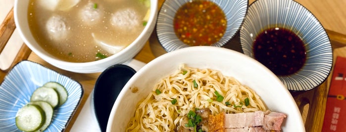 DayOne DayOne 小時光 銷魂麺舖 is one of Locais curtidos por Y.