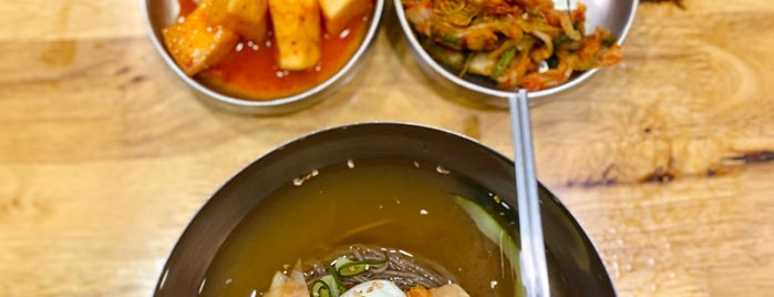 Lee Ga Korean Noodles Restaurant 이家 is one of Y : понравившиеся места.