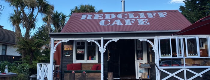 Redcliff Cafe is one of สถานที่ที่บันทึกไว้ของ Nate.