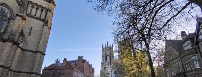 Cattedrale di York is one of Posti che sono piaciuti a Y.